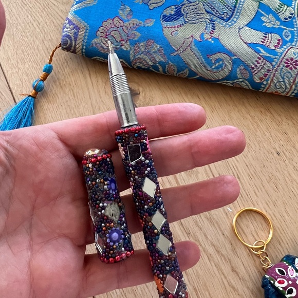 Blue Silk Elephant Clutch, Mosaic Pen and keyring. 3 pc set - Picture 6 of 12